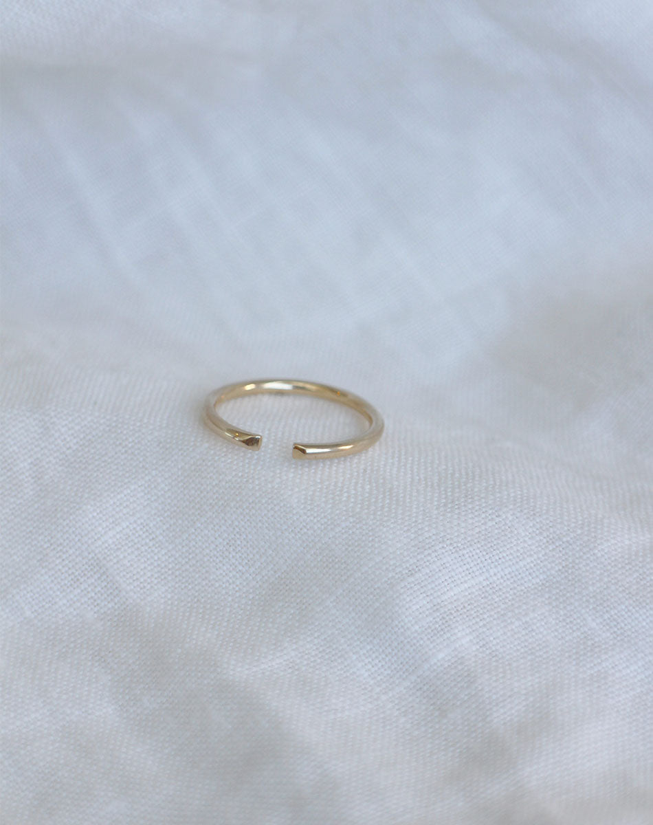 Paloma Band Plain | 14ct Yellow Gold